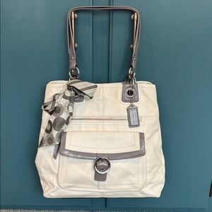 Coach F18890 Penelope Shoulder Tote Handbag w/ hang tag coach scarf white Gray
